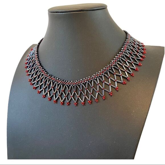 Delicate, Beautiful & Unique Beaded Collar Necklace in Gray & Red. - Picture 4 of 6